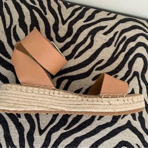 Ladies wedge Sandel.  Size 6.5